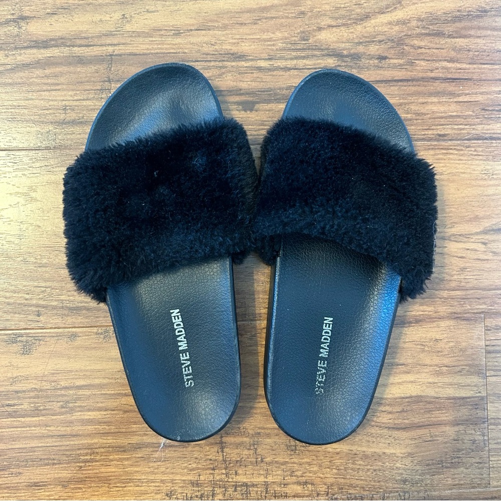 Steve Madden Black Fuzzy Slippers Comfort